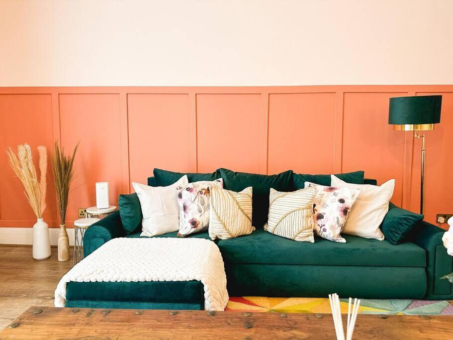 Charming Spacious 2Br Flat Near Station Plus Parking London Luaran gambar
