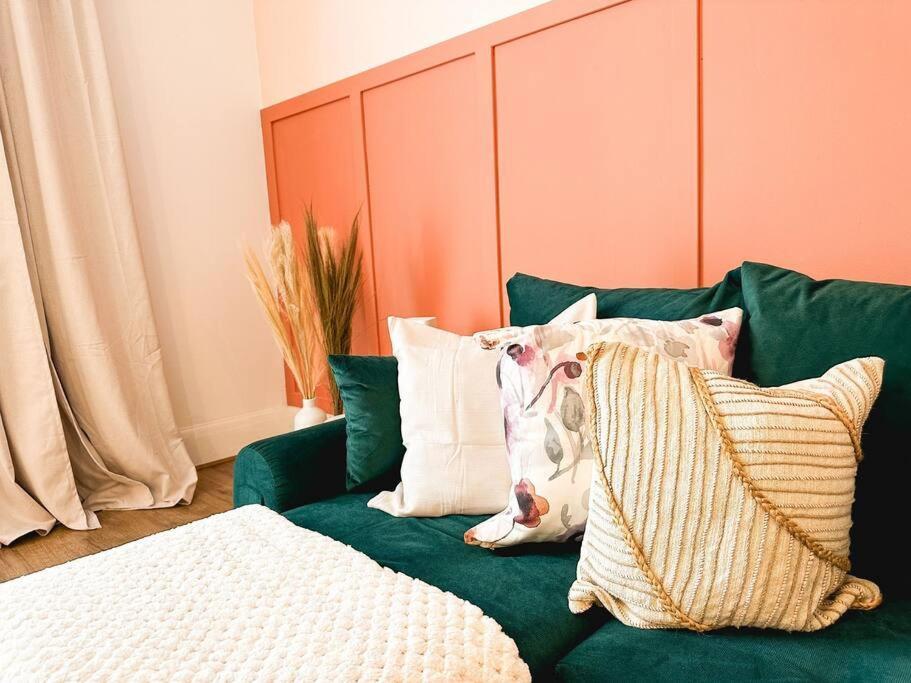 Charming Spacious 2Br Flat Near Station Plus Parking London Luaran gambar