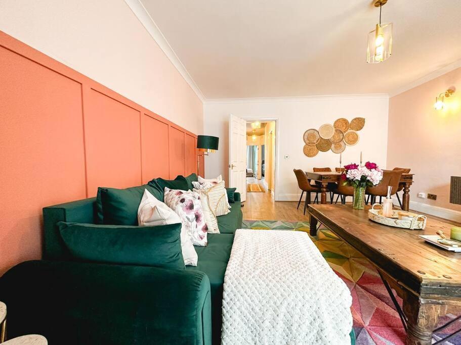 Charming Spacious 2Br Flat Near Station Plus Parking London Luaran gambar