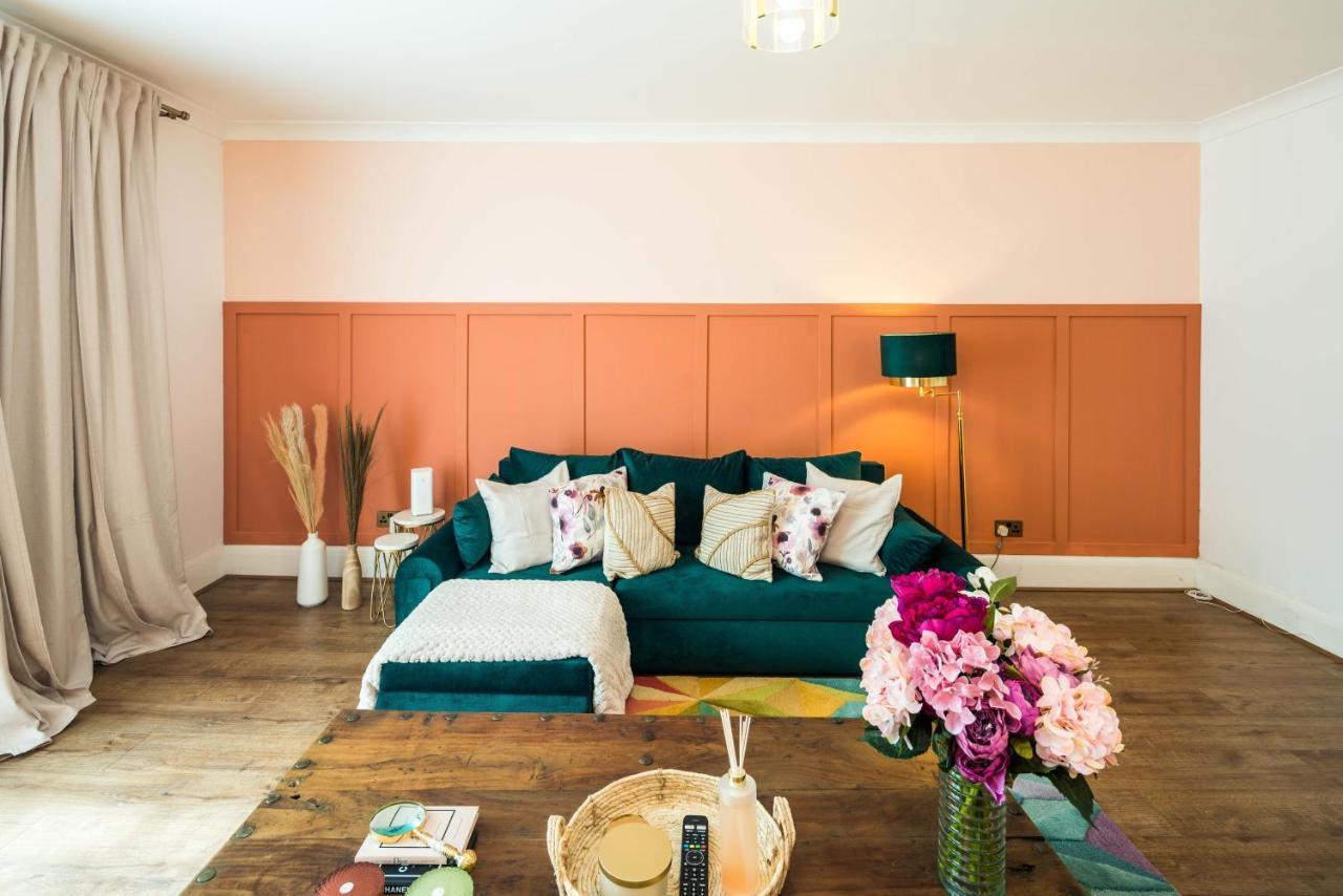Charming Spacious 2Br Flat Near Station Plus Parking London Luaran gambar