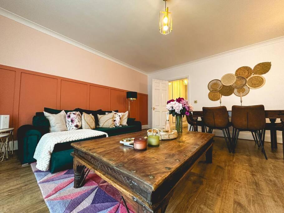 Charming Spacious 2Br Flat Near Station Plus Parking London Luaran gambar
