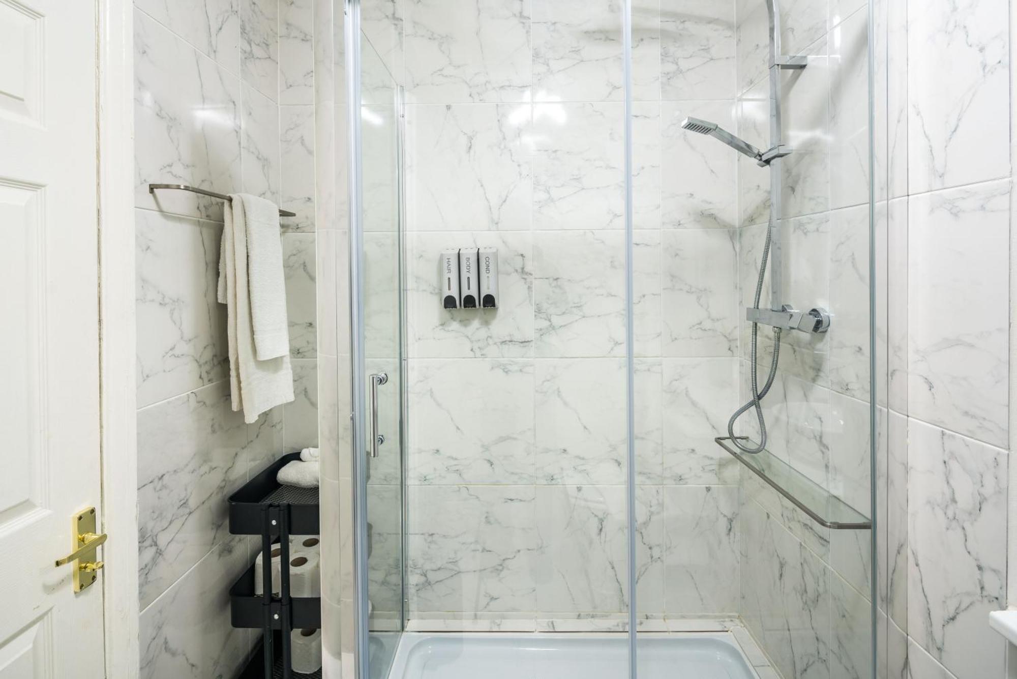 Charming Spacious 2Br Flat Near Station Plus Parking London Luaran gambar
