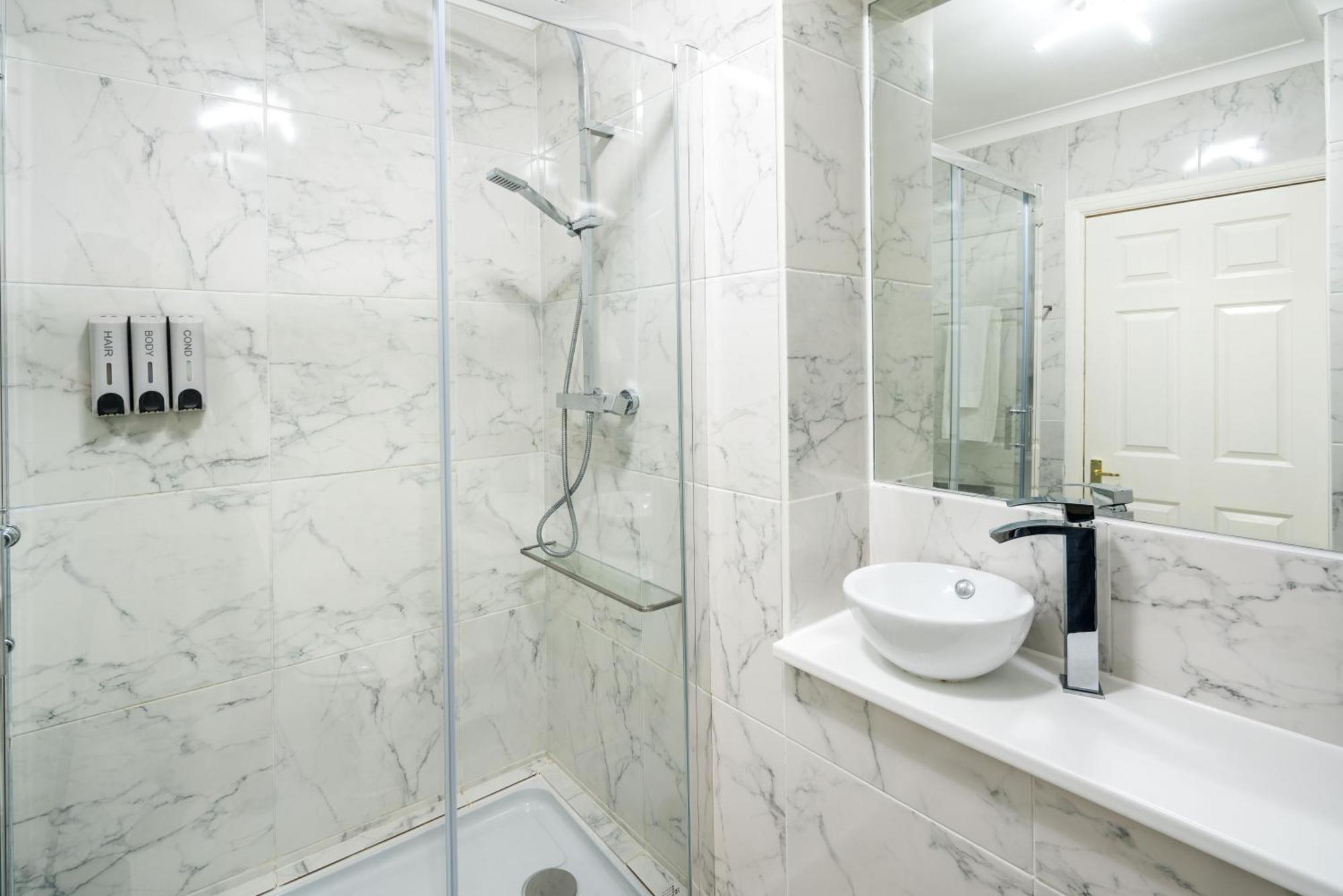 Charming Spacious 2Br Flat Near Station Plus Parking London Luaran gambar