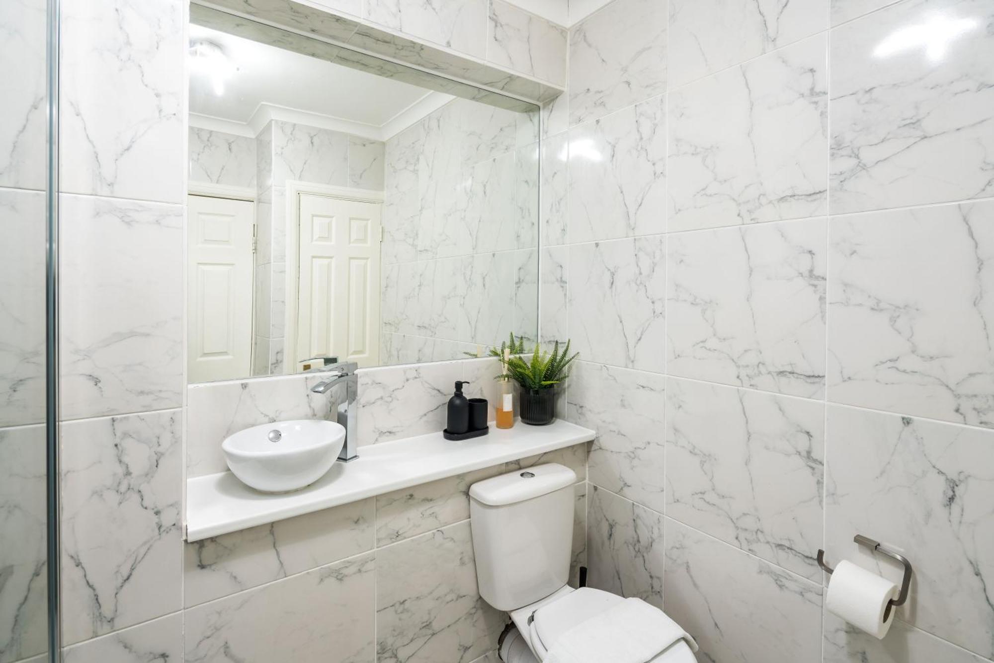 Charming Spacious 2Br Flat Near Station Plus Parking London Luaran gambar